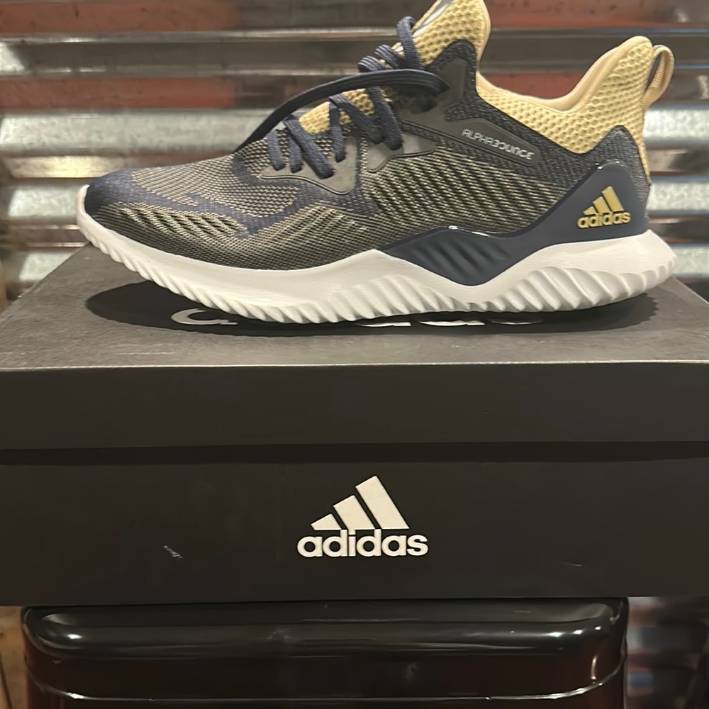 Adidas men’s size 10 alphabounce navy/tan
